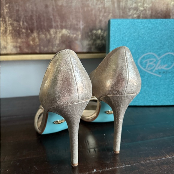 Betsy Johnson Gold Heels - Size 10 - Picture 3 of 5